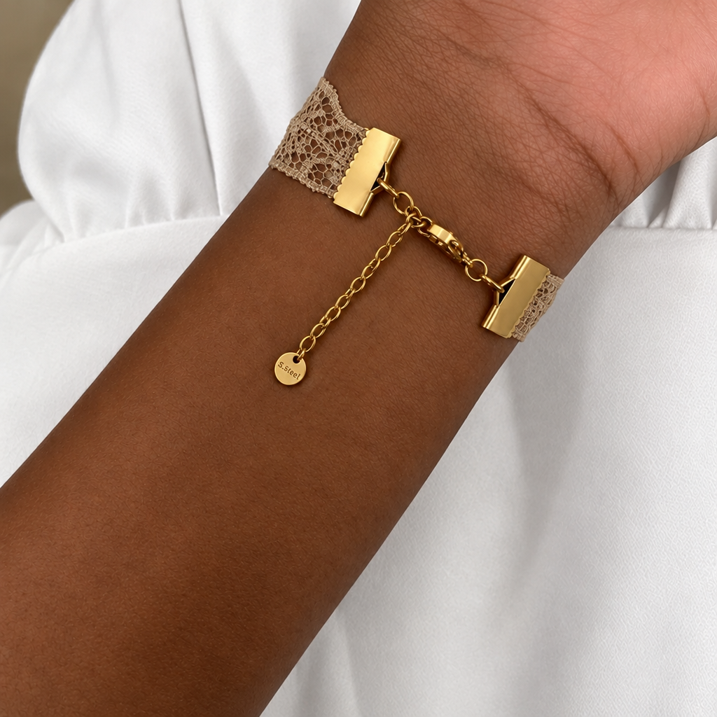 Vue arrière du bracelet en dentelle beige champagne
